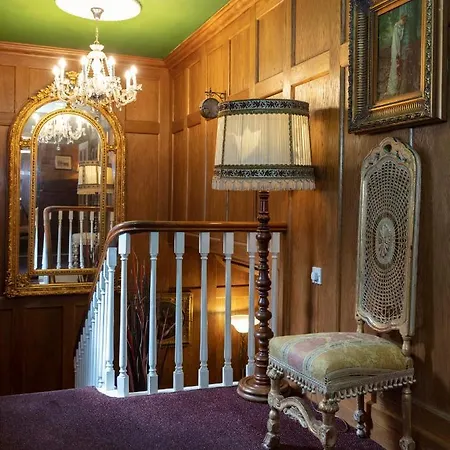 Scholars Townhouse 3*