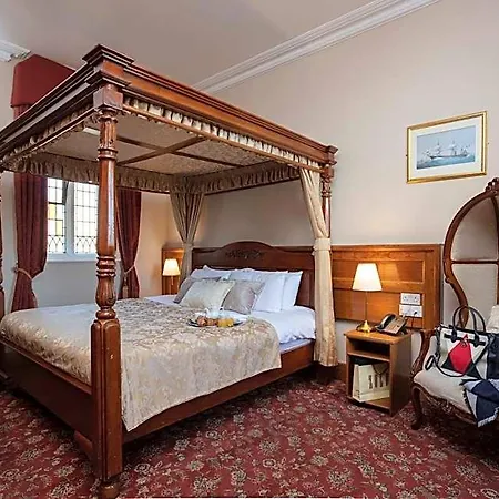Scholars Townhouse 3*