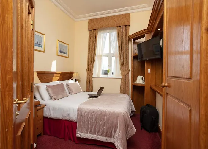 书香别墅酒店 3* 德罗赫达